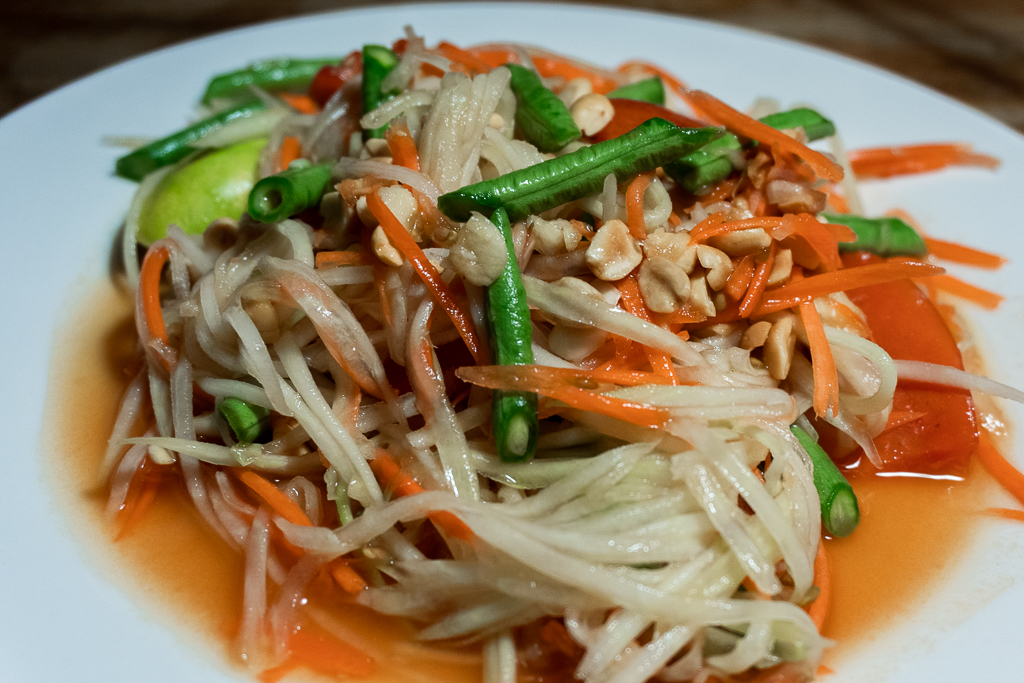comida vegana tailandia: papaya salad