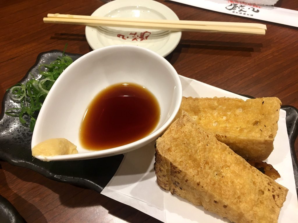Comida vegana en Kioto. Tofu frito.
