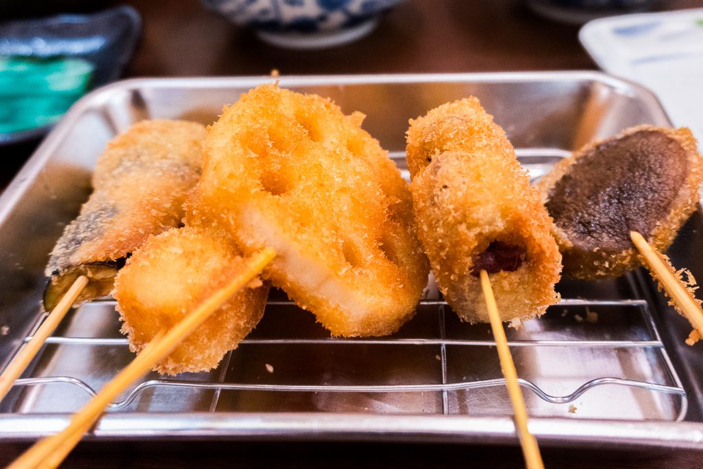 Kushikatsu, comida tradicional de Osaka.