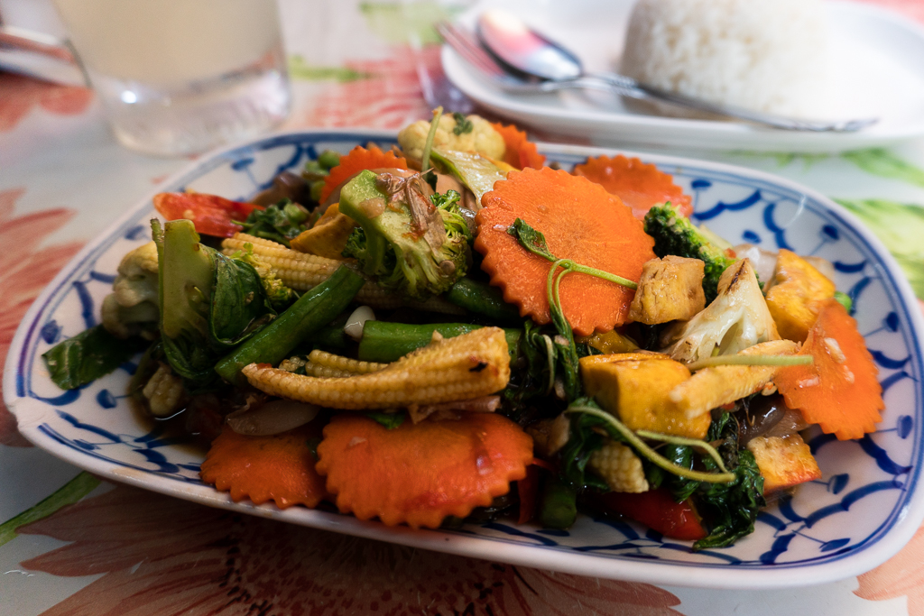 comer vegano en Tailandia: verduras salteadas